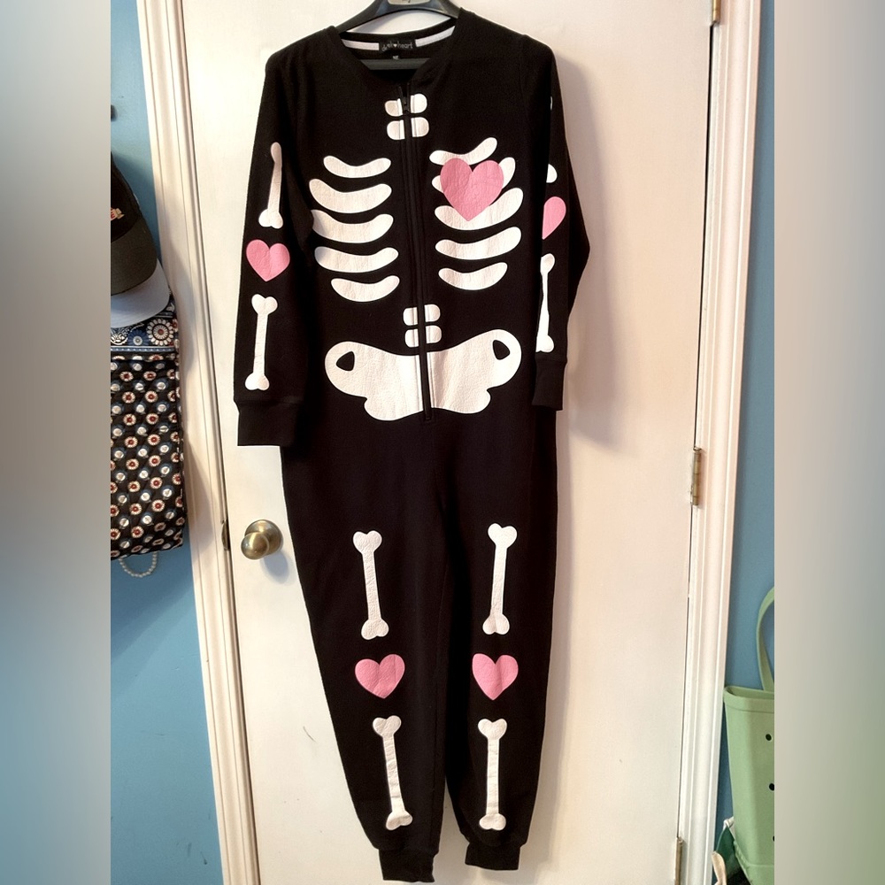 Derek Heart Skeleton Onesie, Size S/M.